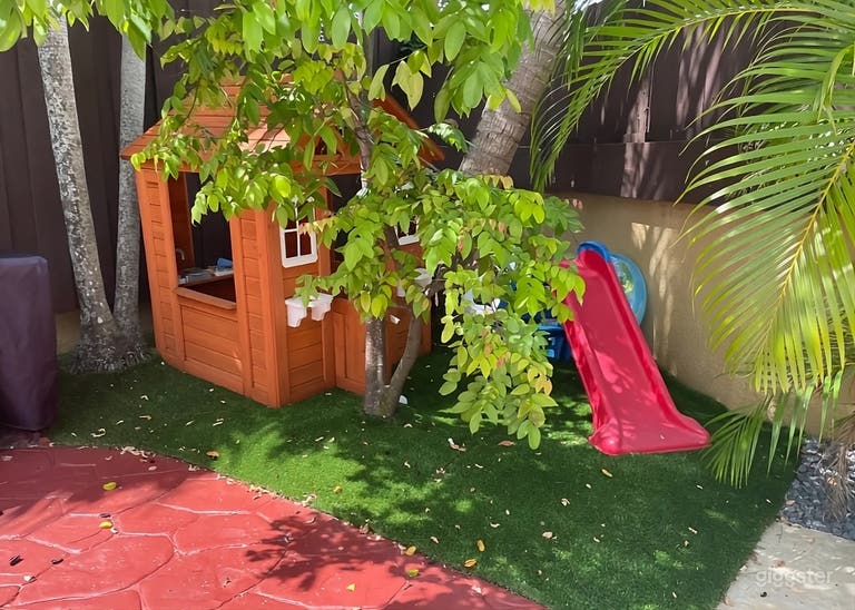  Vibrant Backyard Escape 