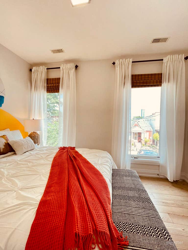  2BR Boho Chic Insta-Worthy Apt in DT Toronto 