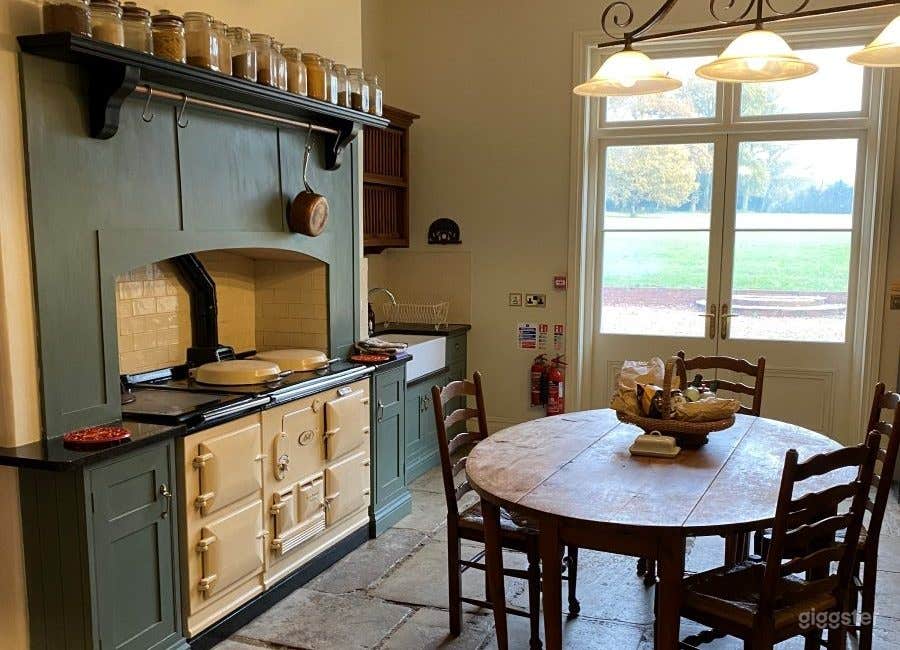 Victorian Manor House South Wing  Photo 4