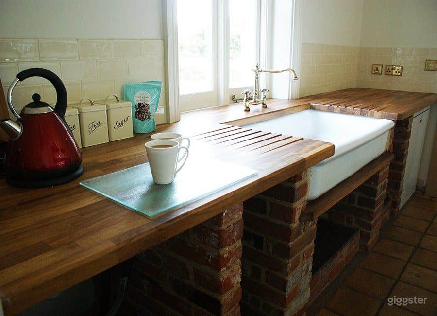 Victorian Manor House South Wing  Photo 2