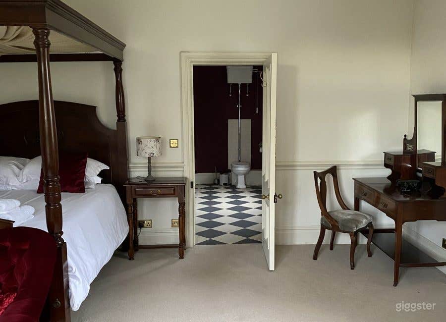 Victorian Manor House South Wing  Photo 3