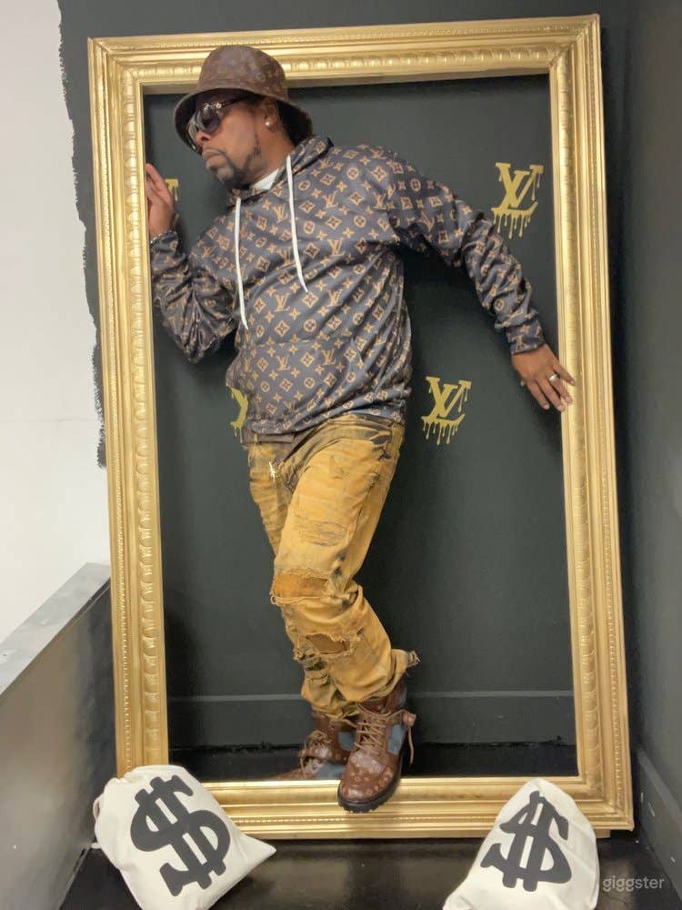 Colorful Selfie Museum with 20 Well-Designed Photo Sets and Snap 360 Photo Booth Photo 4