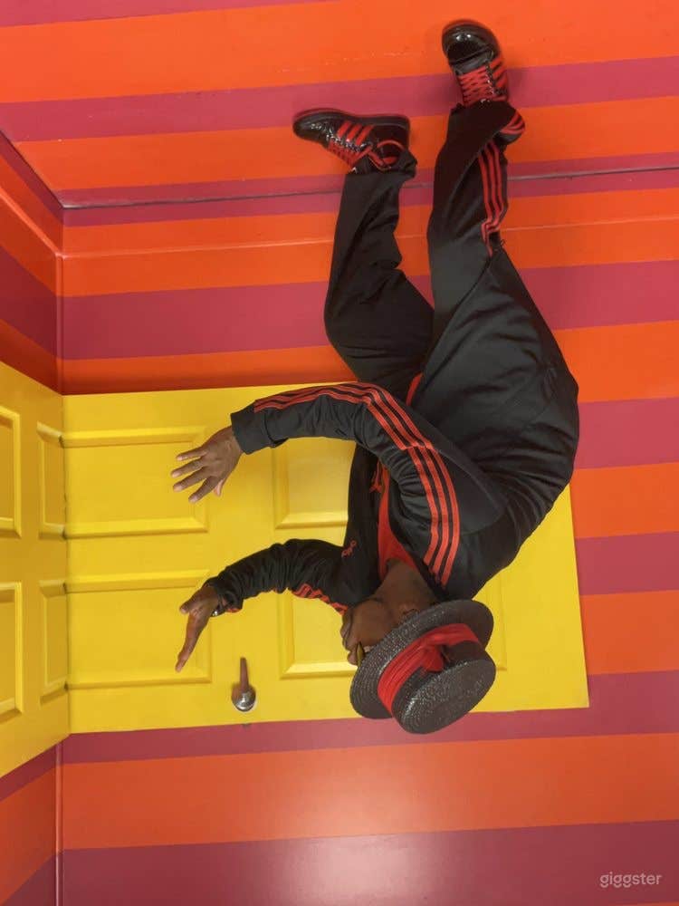 Colorful Selfie Museum with 20 Well-Designed Photo Sets and Snap 360 Photo Booth Photo 3