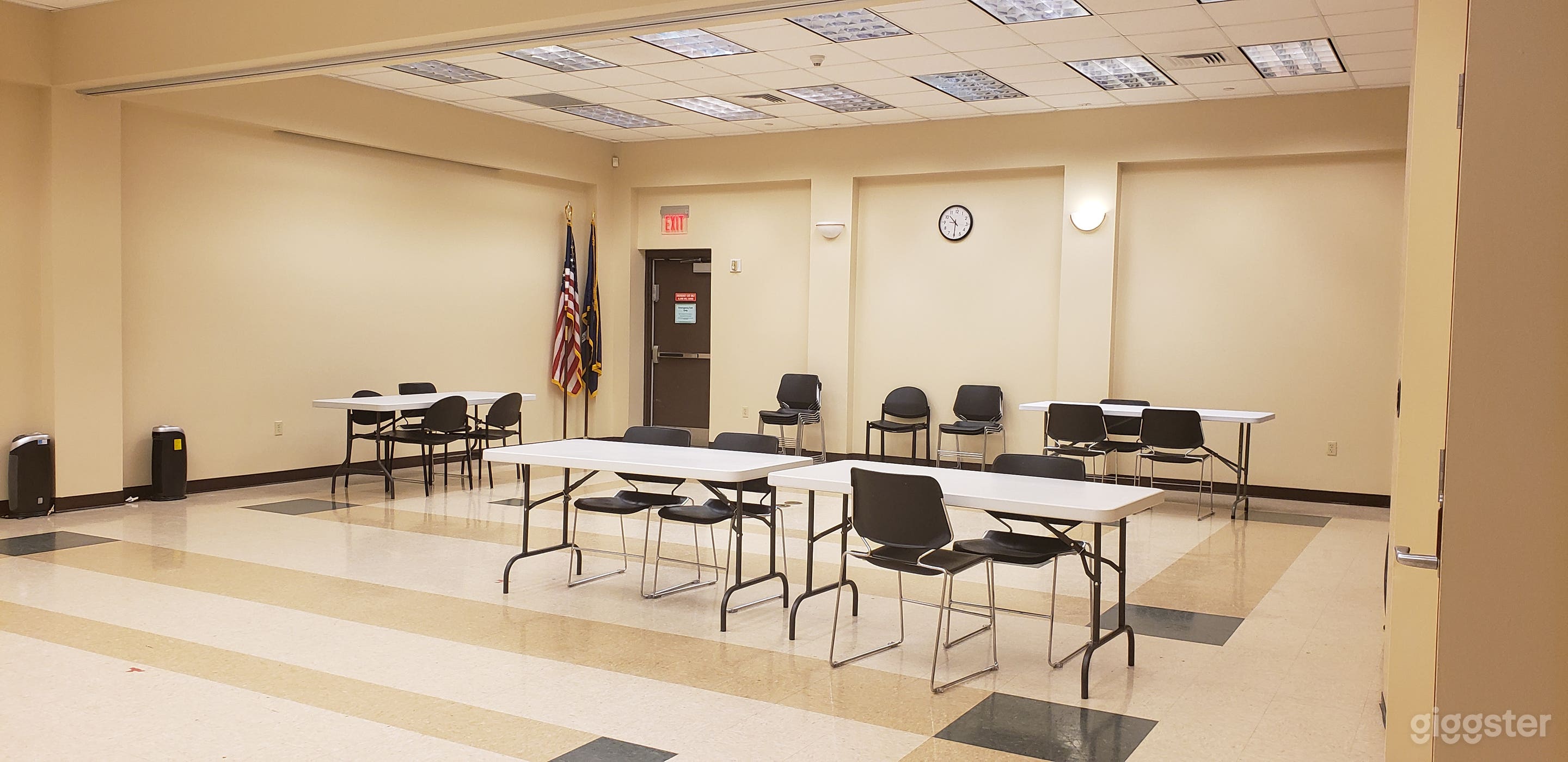 Spacious Library Meeting Room for 100 people in Baker Branch Photo 1