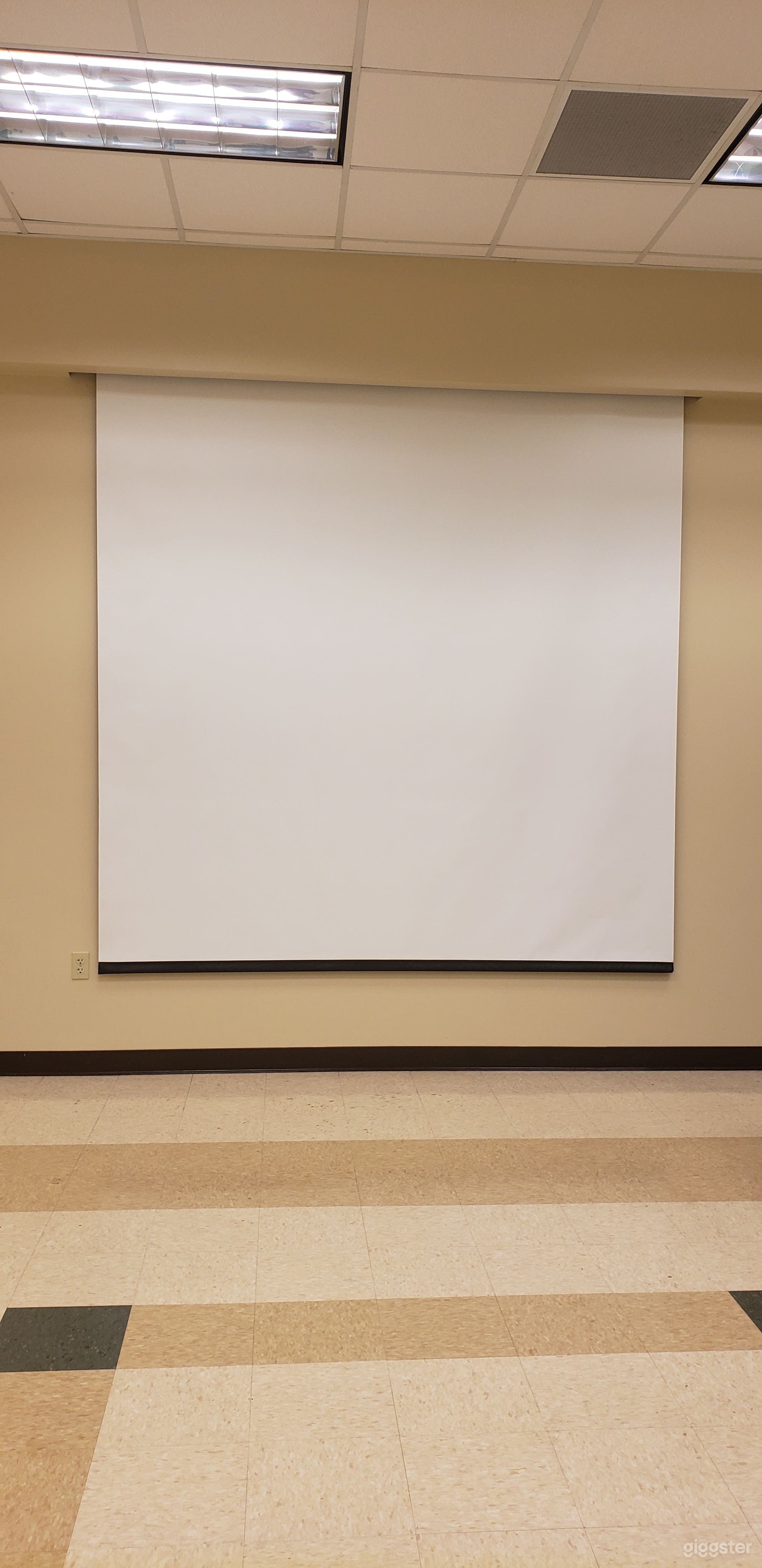 Spacious Library Meeting Room for 100 people in Baker Branch Photo 4