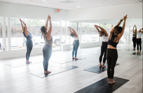 Bright and Airy Yoga Studio near the Beach Photo 4