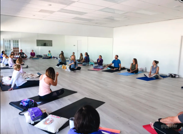 Bright and Airy Yoga Studio near the Beach Photo 2