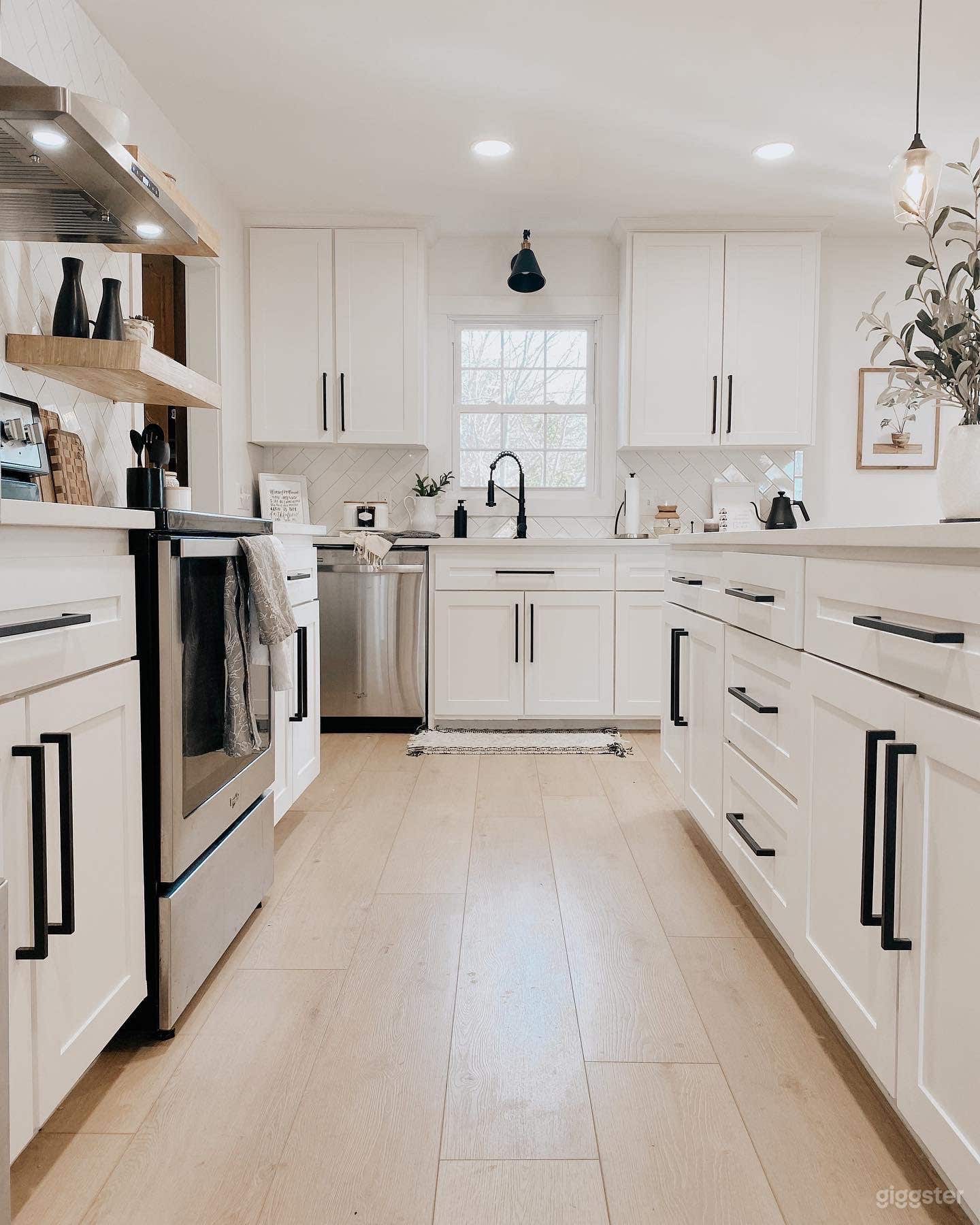 Mid-Century Modern Home with Bohemian Sunroom Photo 4