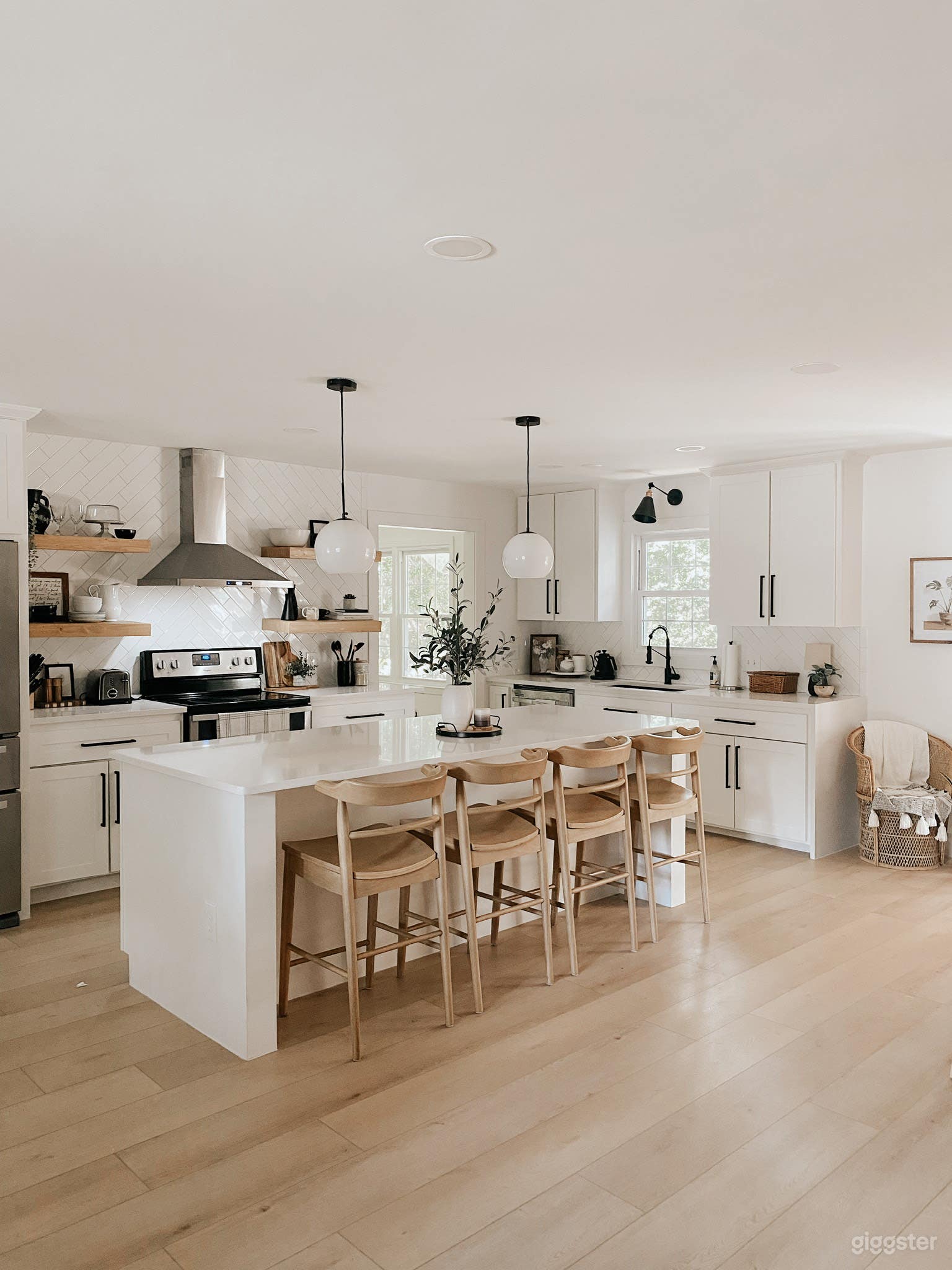 Mid-Century Modern Home with Bohemian Sunroom Photo 3