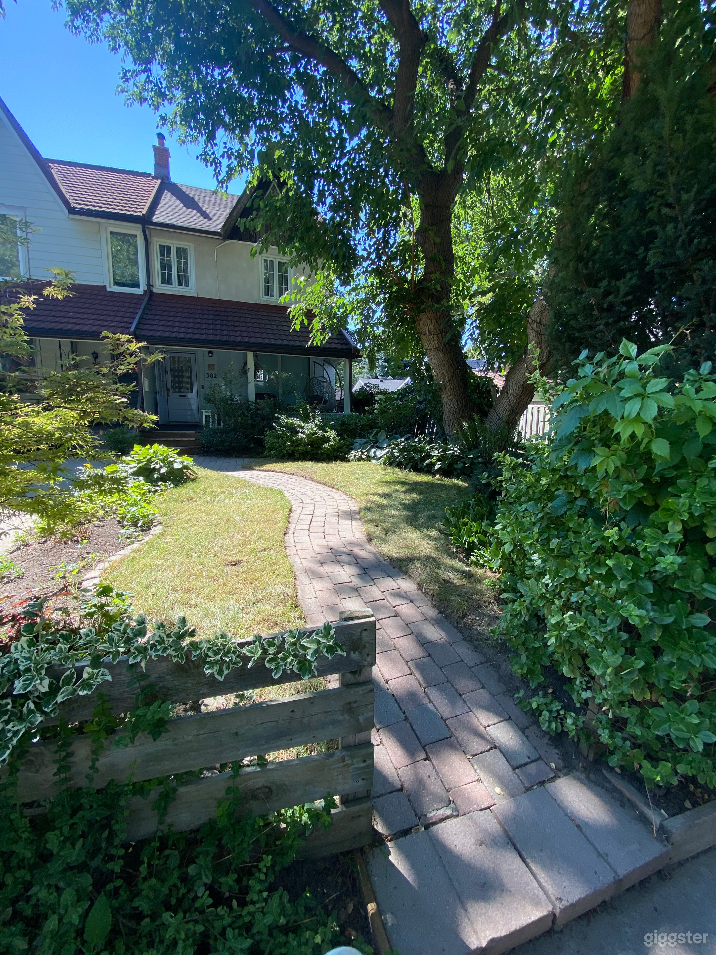 English cottage-feel front yard