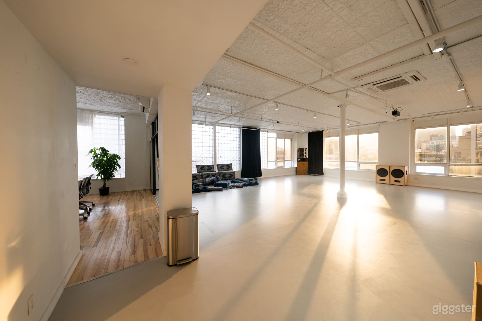 The Best Professional Daylight Studio In Dimes Sq Photo 1