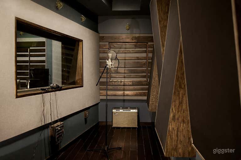  Greenpoint Recording Studio with Beautiful Interior Design 