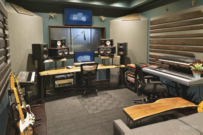  Greenpoint Recording Studio with Beautiful Interior Design 