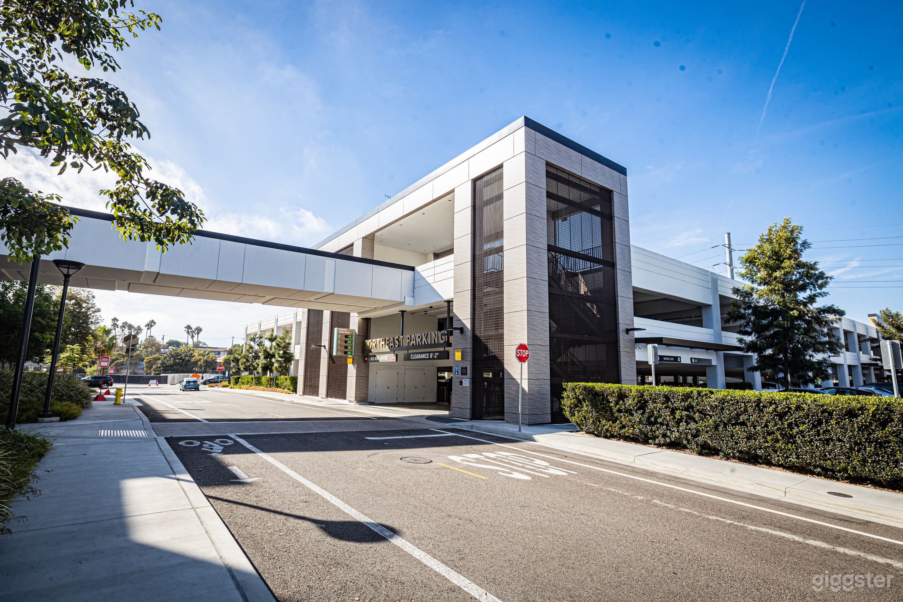 Indoor Outdoor Mall in Los Angeles Photo 4