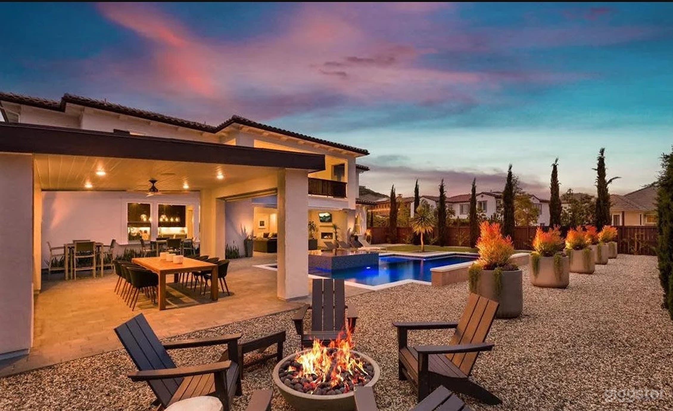 Captivating Pool And Jacuzzi Photo 2