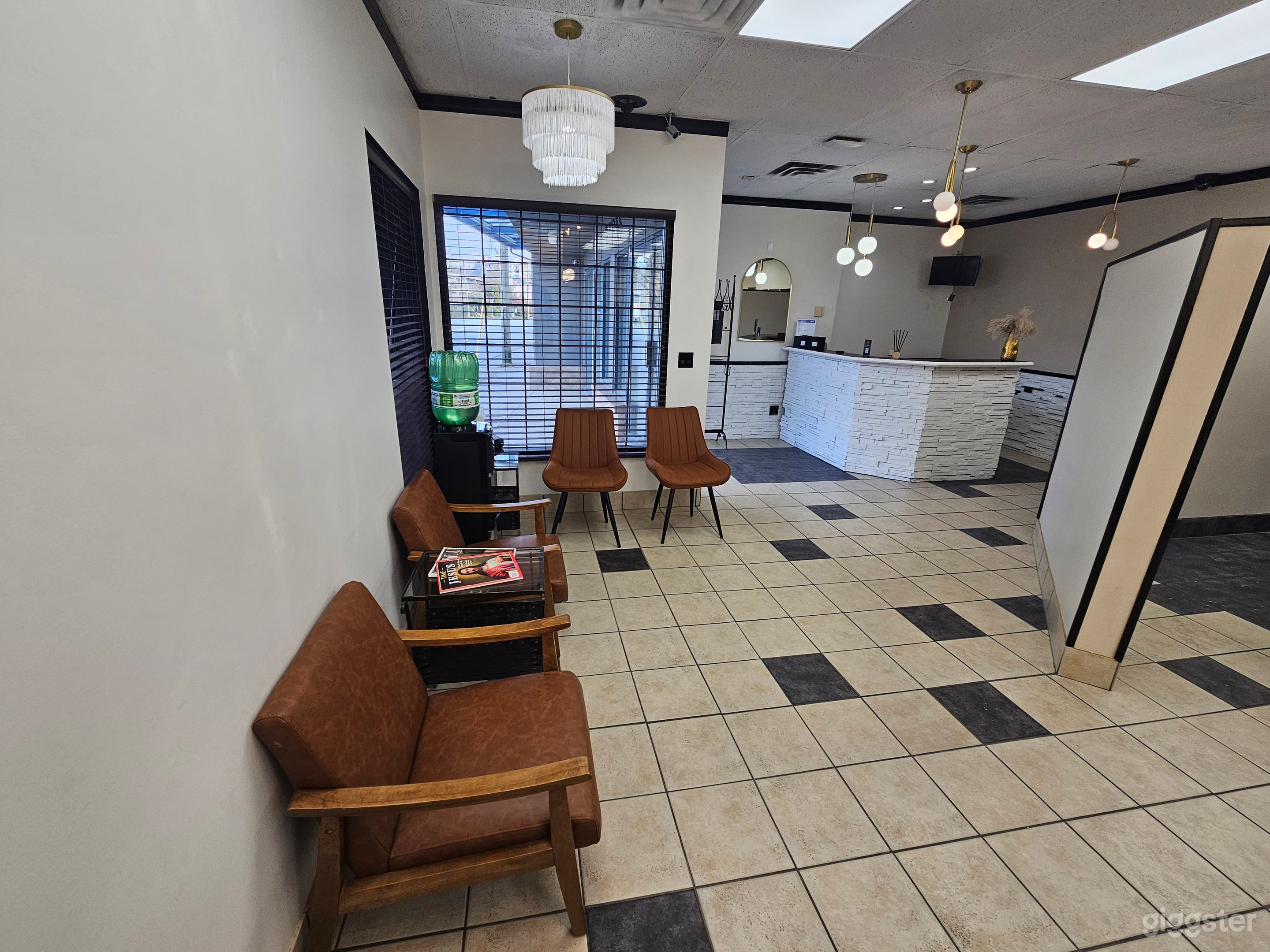 Barbershop–Film & Commercials, (Photo Studio, Meetings) Etc. Photo 4