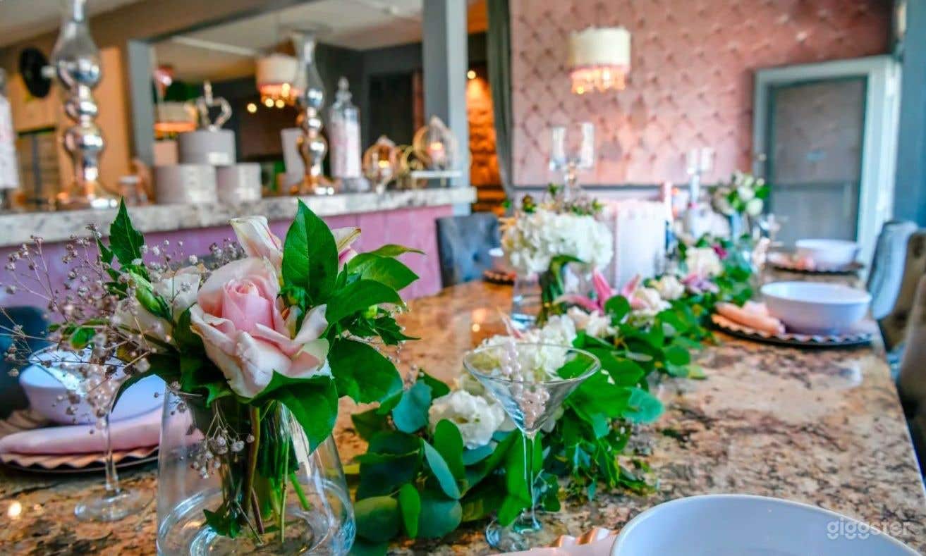 Boutique Chic Restaurant &amp; Lounge w/  Pink Diamond Tuft Walls Photo 2