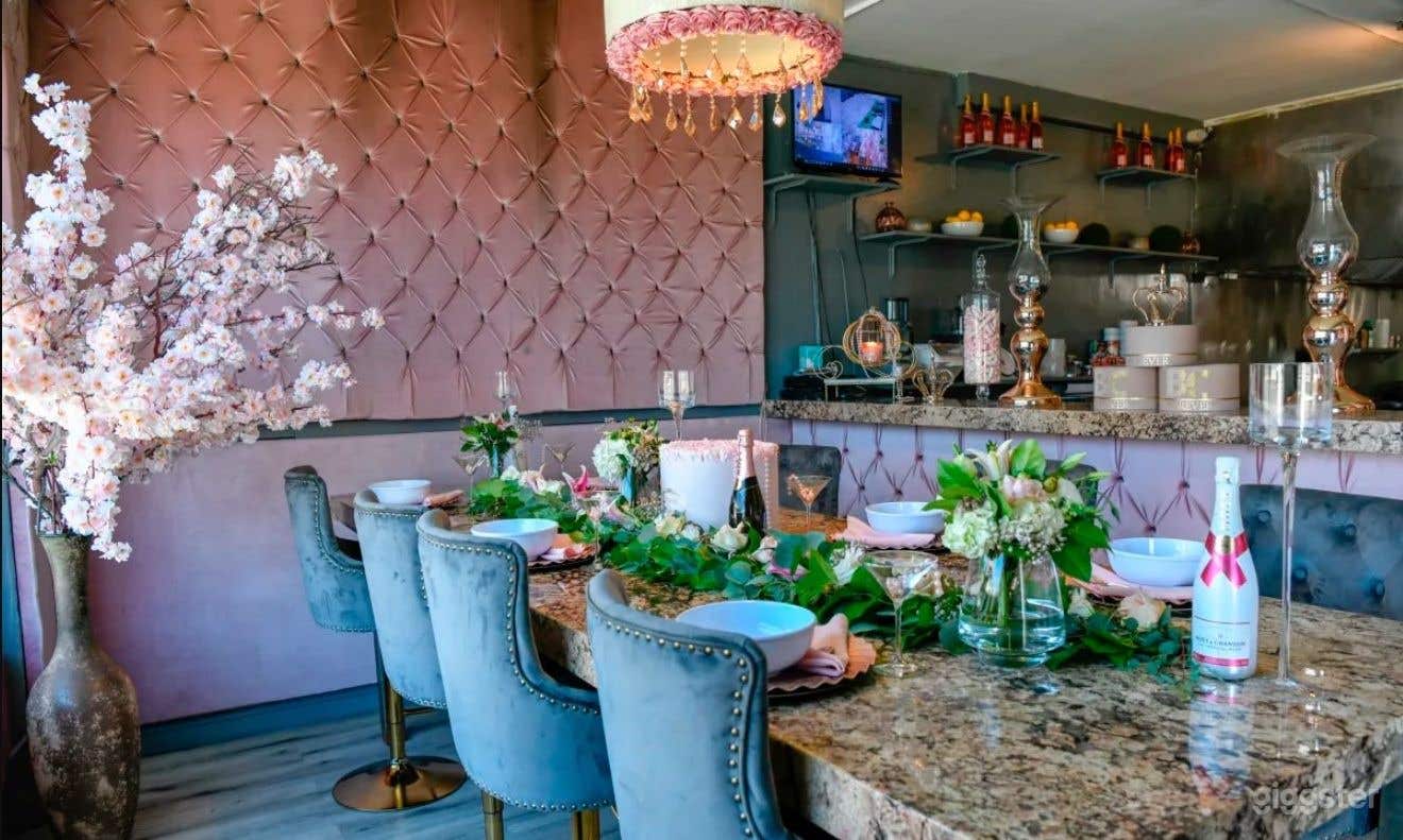 Boutique Chic Restaurant &amp; Lounge w/  Pink Diamond Tuft Walls Photo 3