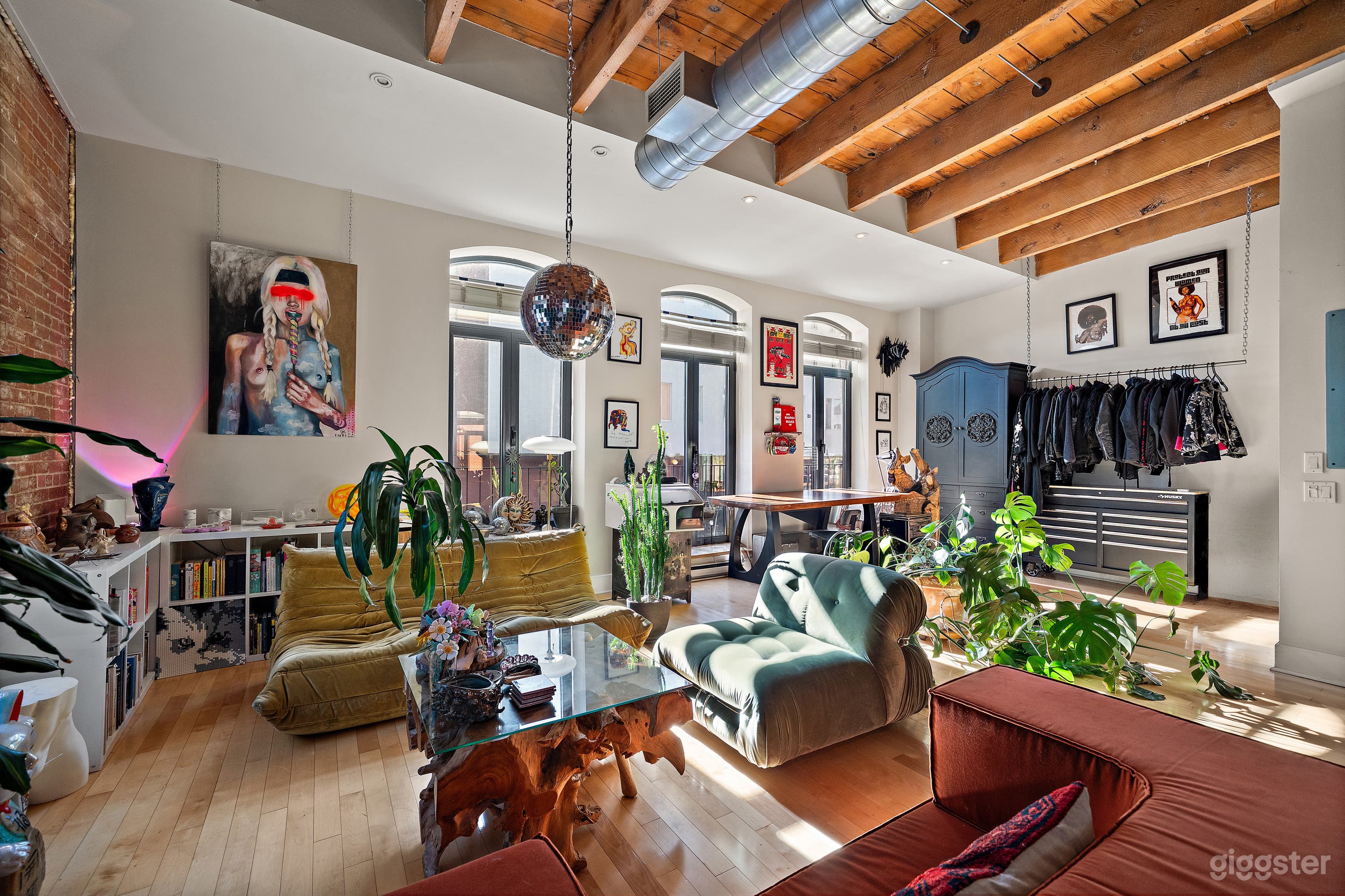 ART LOFT ON THE CANAL Photo 2
