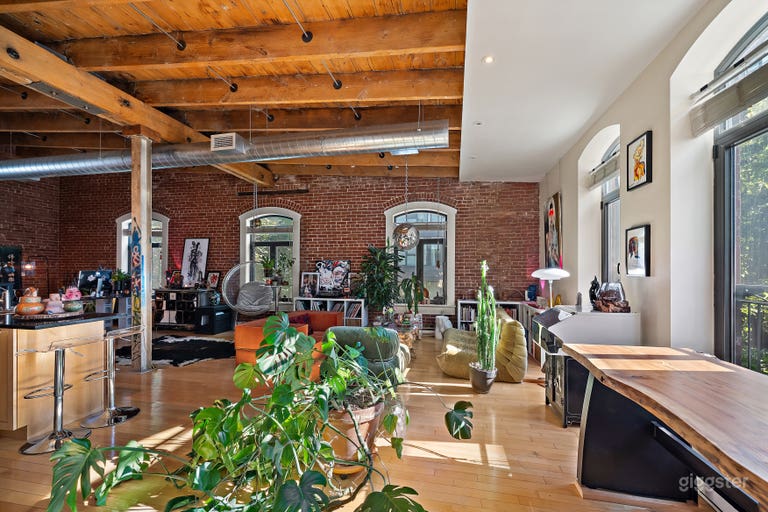  ART LOFT ON THE CANAL 