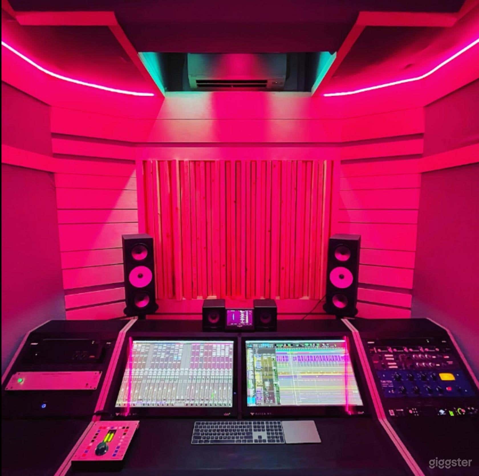 Extraordinary Studio in Melbourne Photo 1