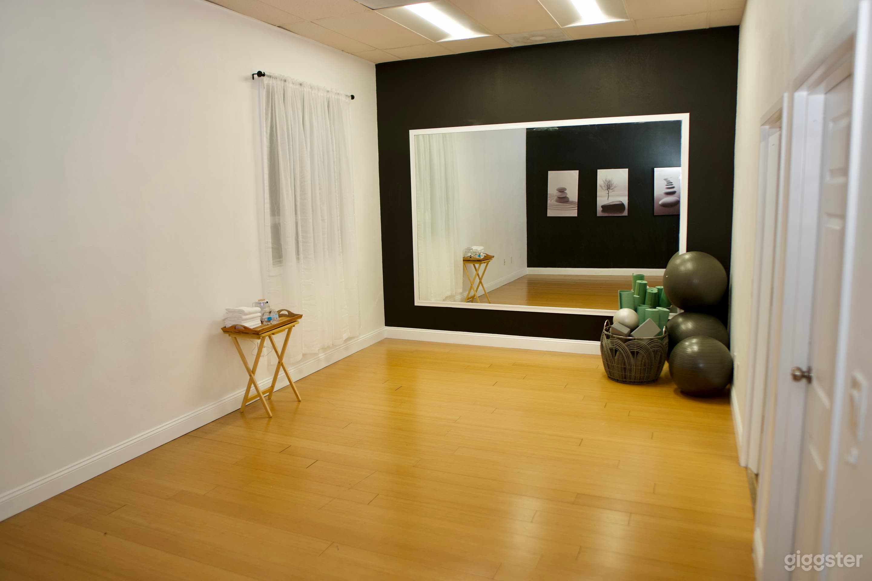 Modern Urban Entertainment Space Photo 4