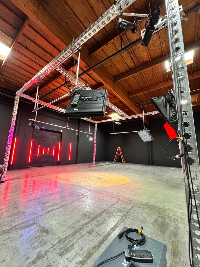  Versatile Film/Event Space in Gorgeous Santa Cruz 