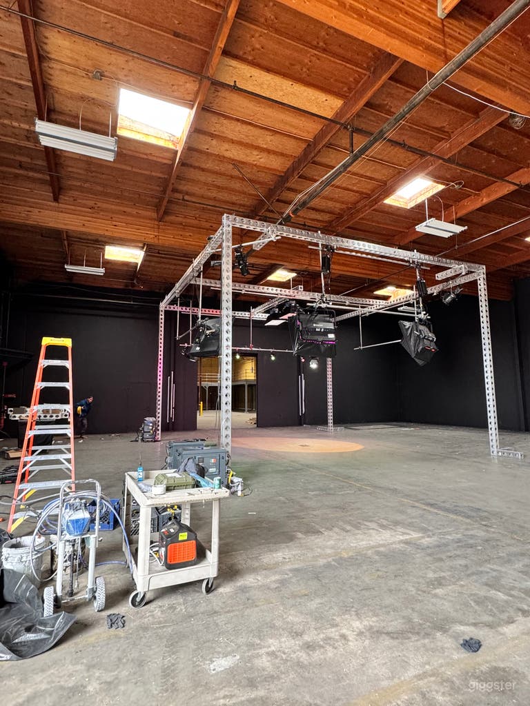  Versatile Film/Event Space in Gorgeous Santa Cruz 