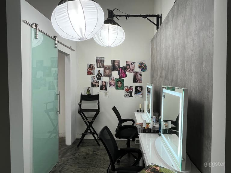  Make-up room 