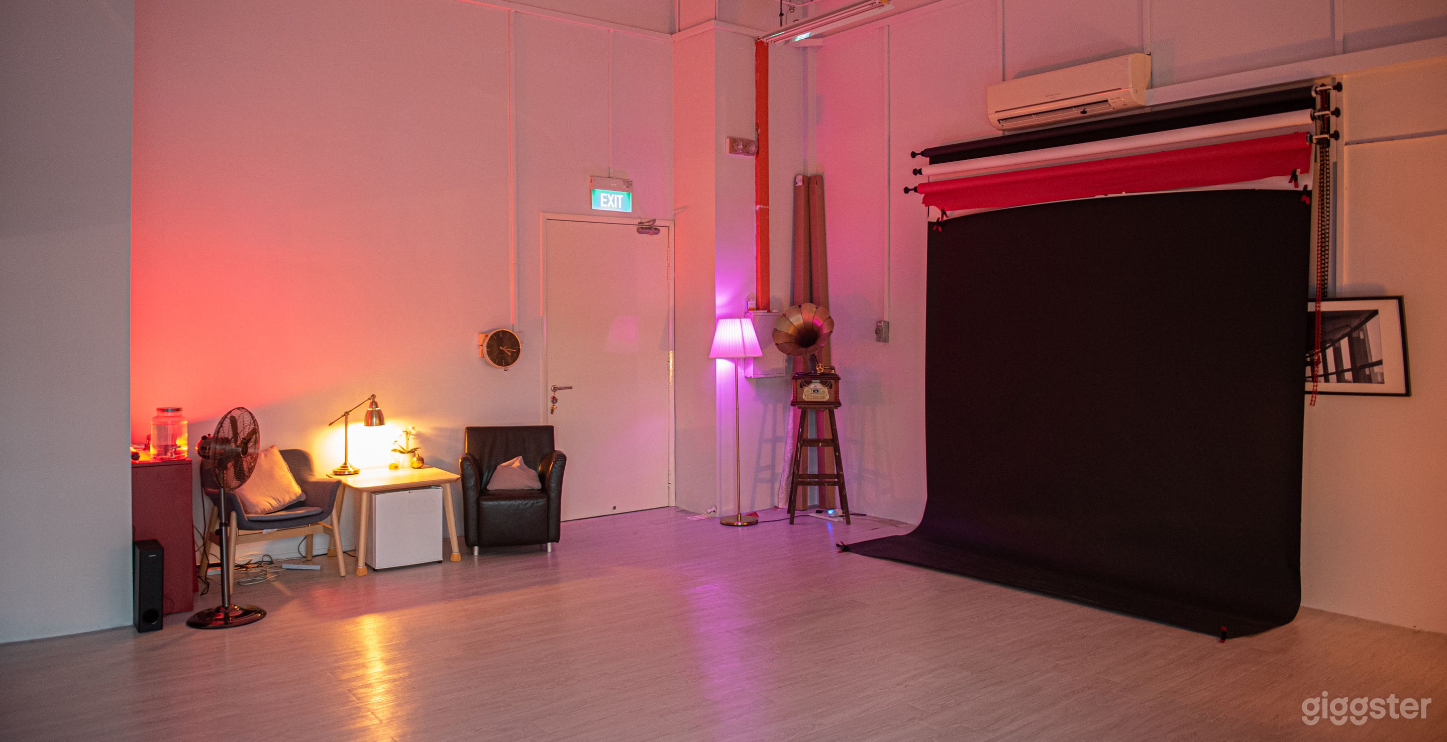 Studio Space for Photo Video Shoot Photo 4