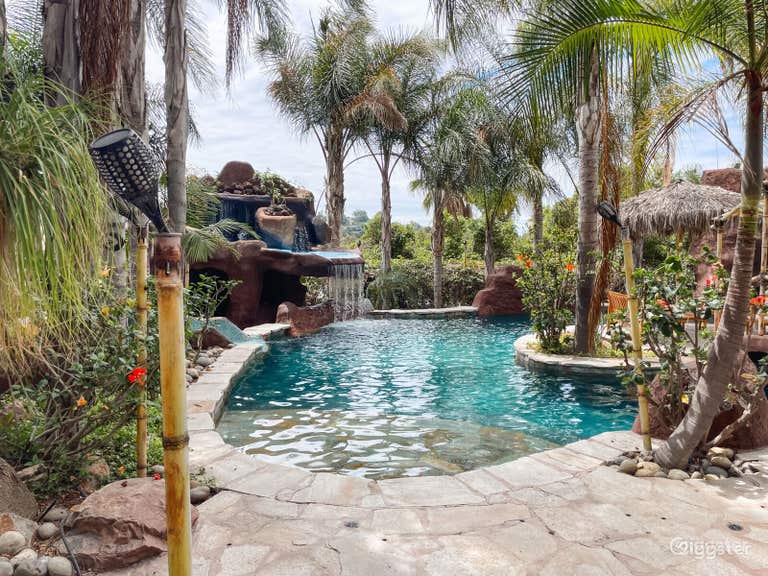  Paradise Lagoon: Resort-Style Pool in San Diego 