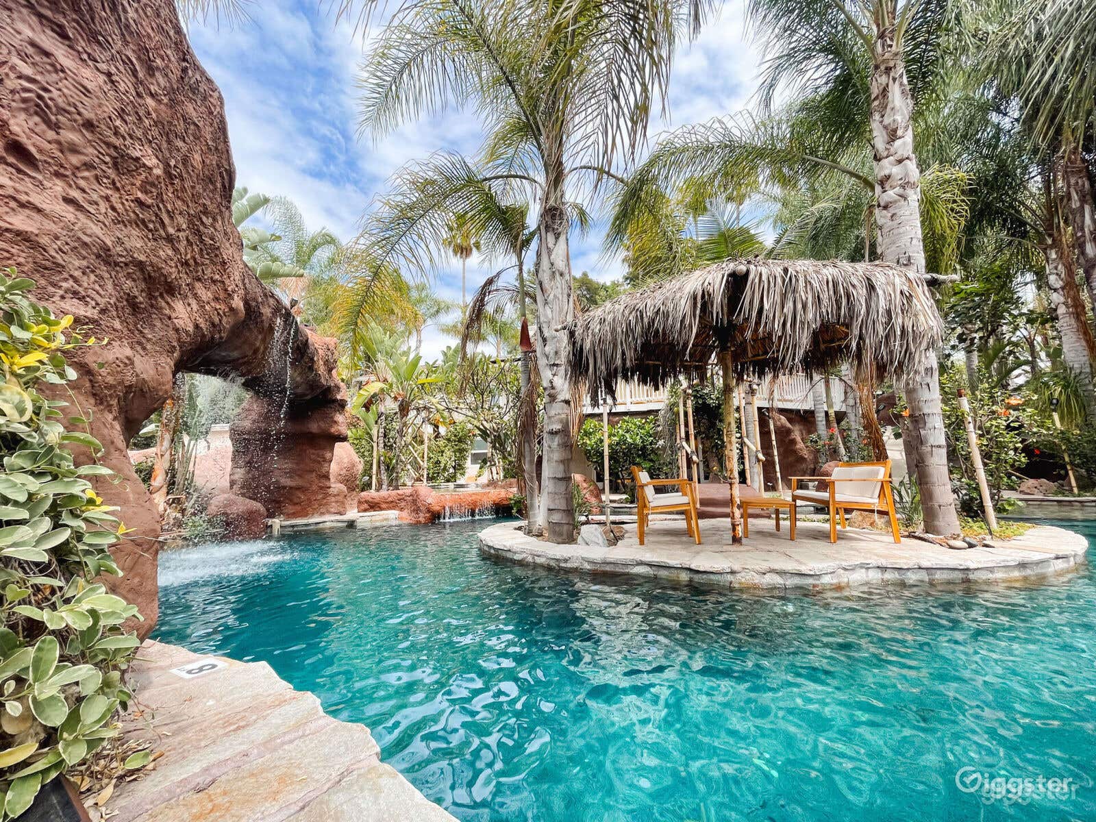 Paradise Lagoon: Resort-Style Pool in San Diego Photo 3