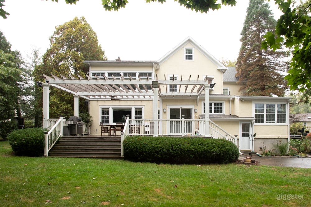 Picture Perfect Suburban Home  Photo 2