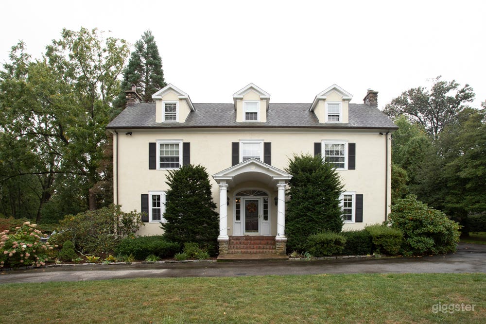 Picture Perfect Suburban Home  Photo 1