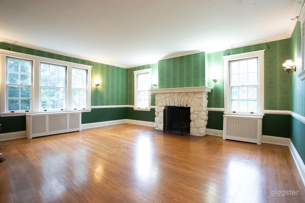 Picture Perfect Suburban Home  Photo 4