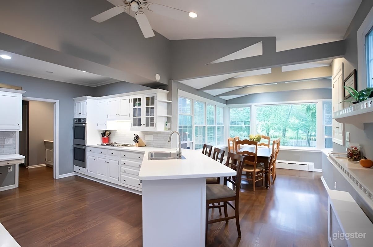 Picture Perfect Suburban Home  Photo 1