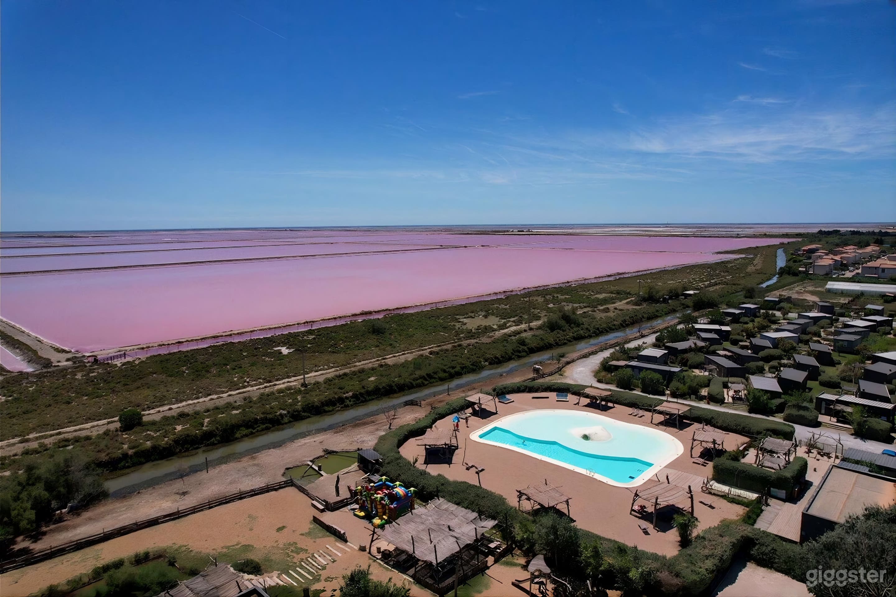 Photo de Camping en Camargue avec piscine et espaces événementiels 1