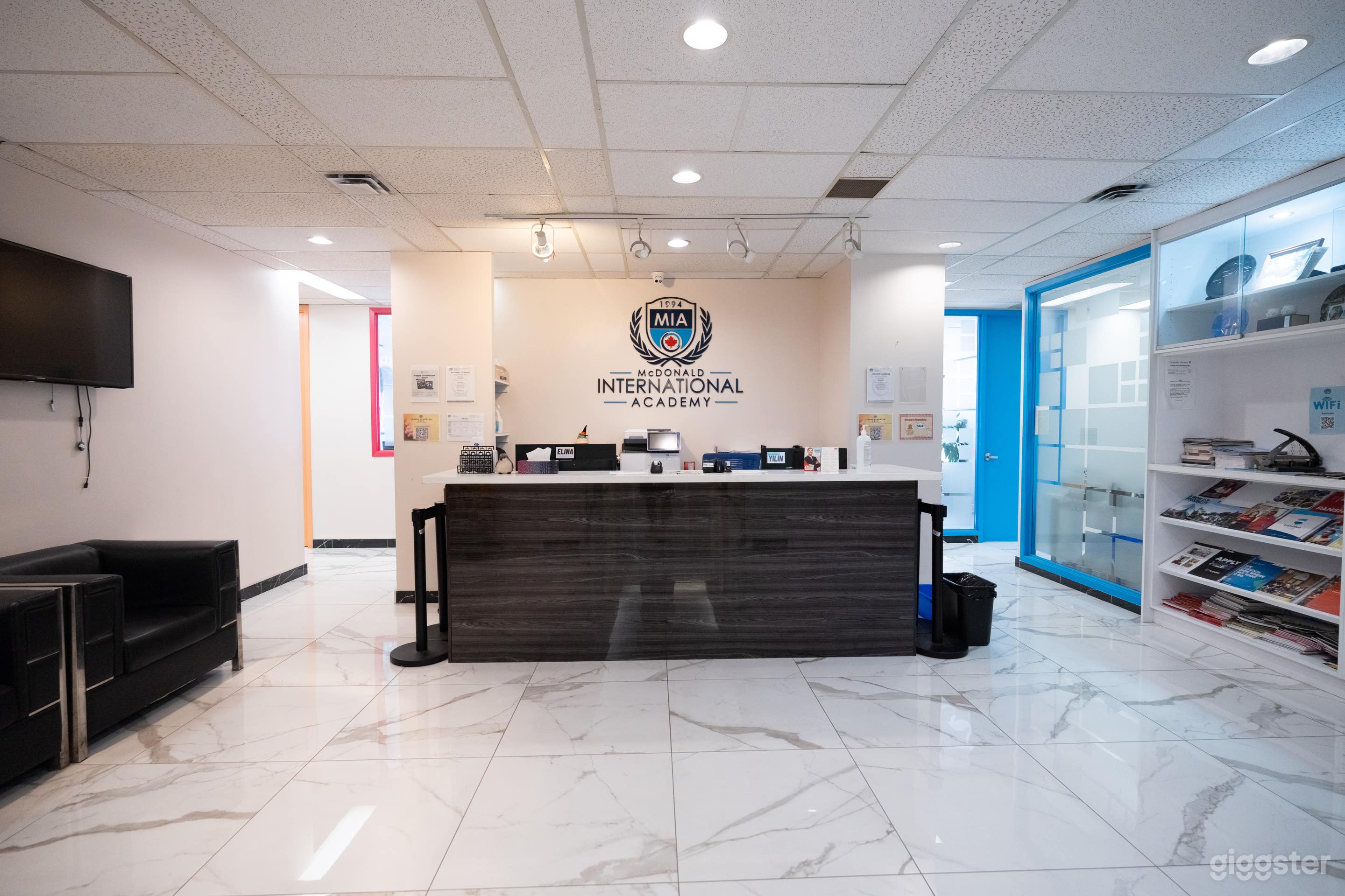 Front desk &amp; Lobby area