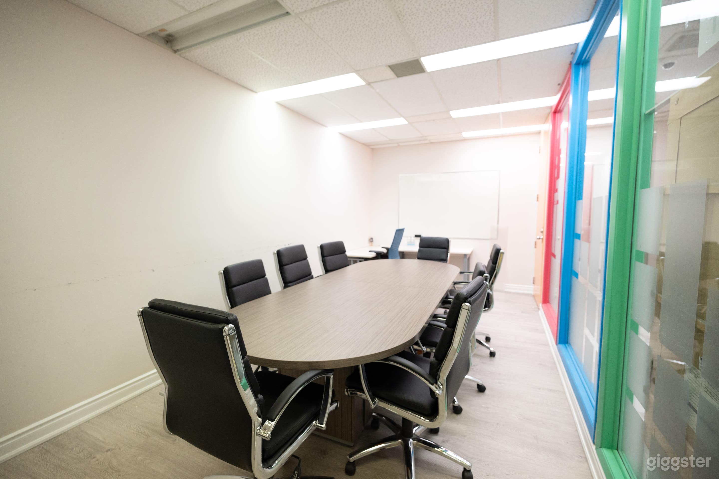 Meeting/Conference/Seminar Room with White Board & Projector Photo 2