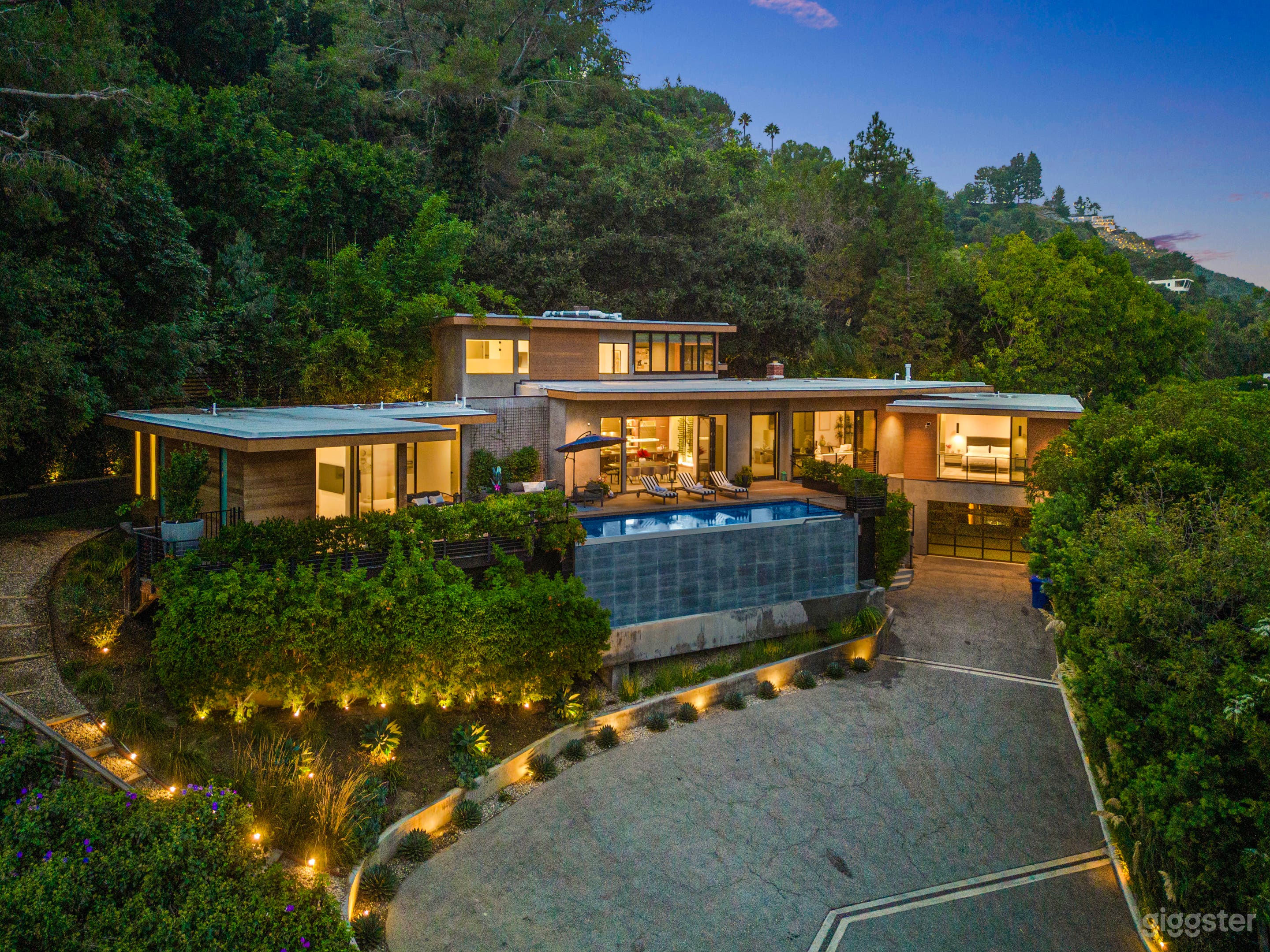 BEVERLY GLEN HILLSIDE CONTEMPORARY ESTATE Photo 2