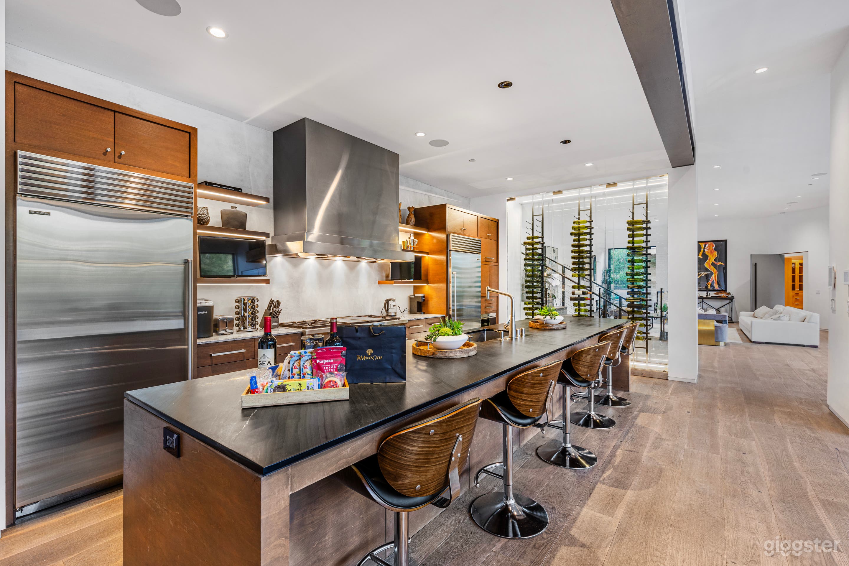 BEVERLY GLEN HILLSIDE CONTEMPORARY ESTATE Photo 4