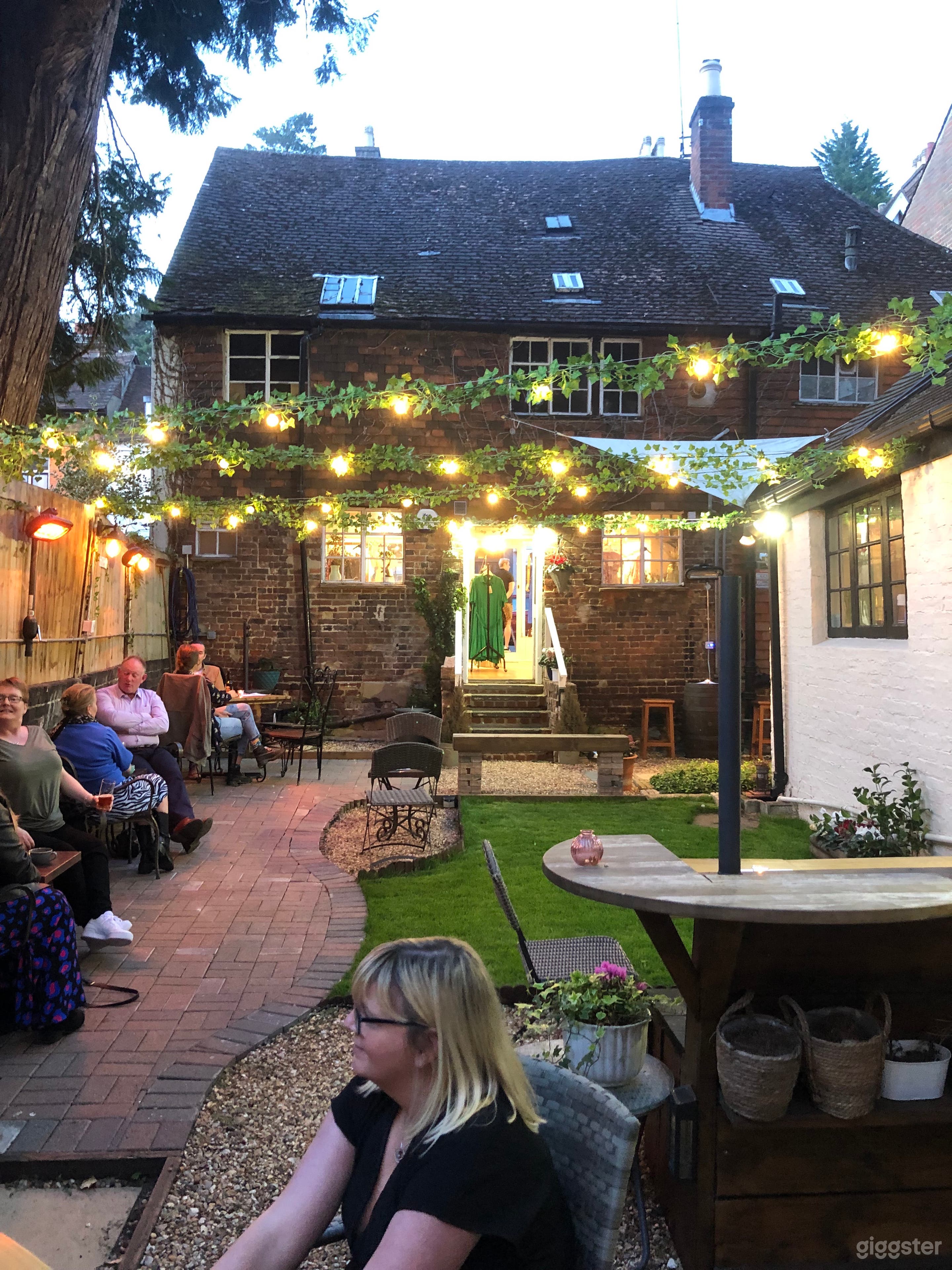 Quirky Indoor/outdoor Café Space in Reigate, London Photo 1