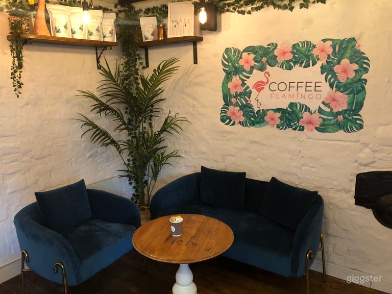  Quirky Indoor/outdoor Café Space in Reigate, London 