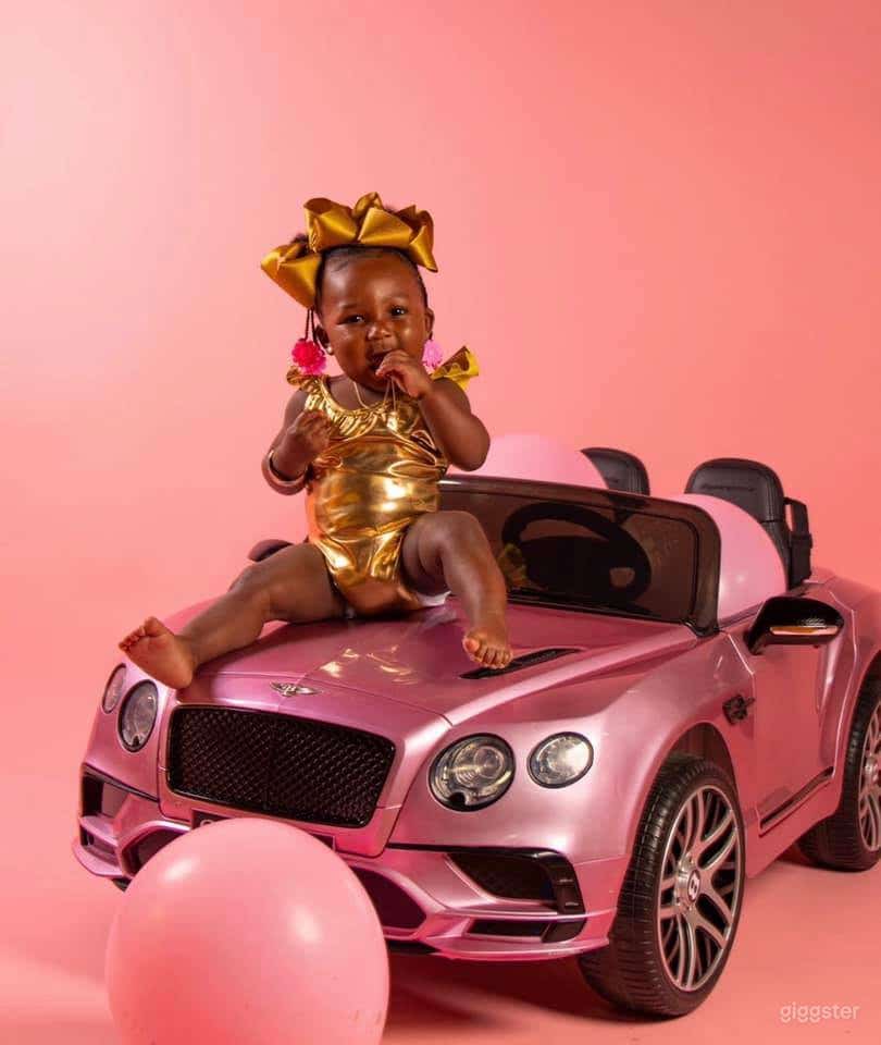 High End Luxury Art Studio Photo 3