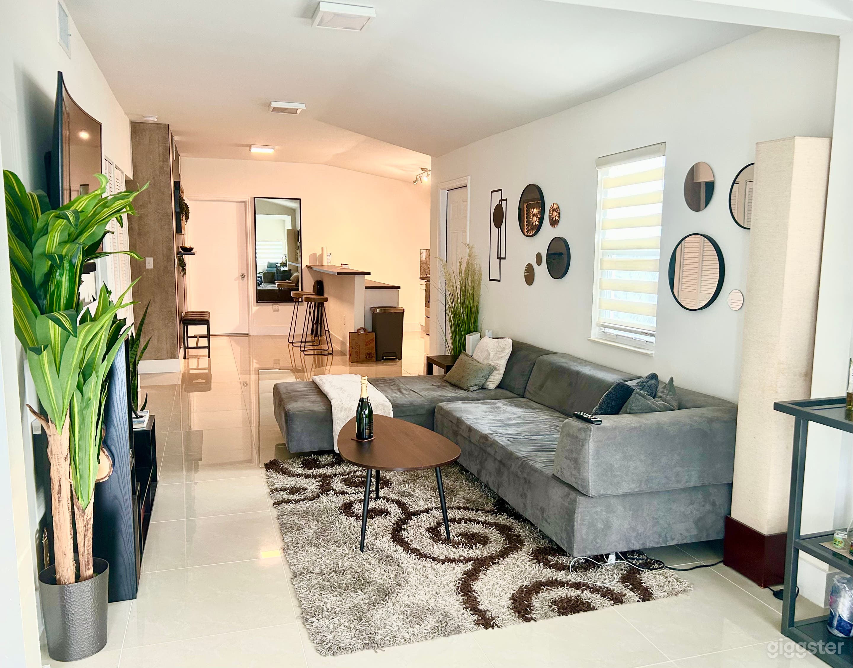 Plush Modern House W/ Jacuzzi &amp; Yard Near Wynwood Photo 3