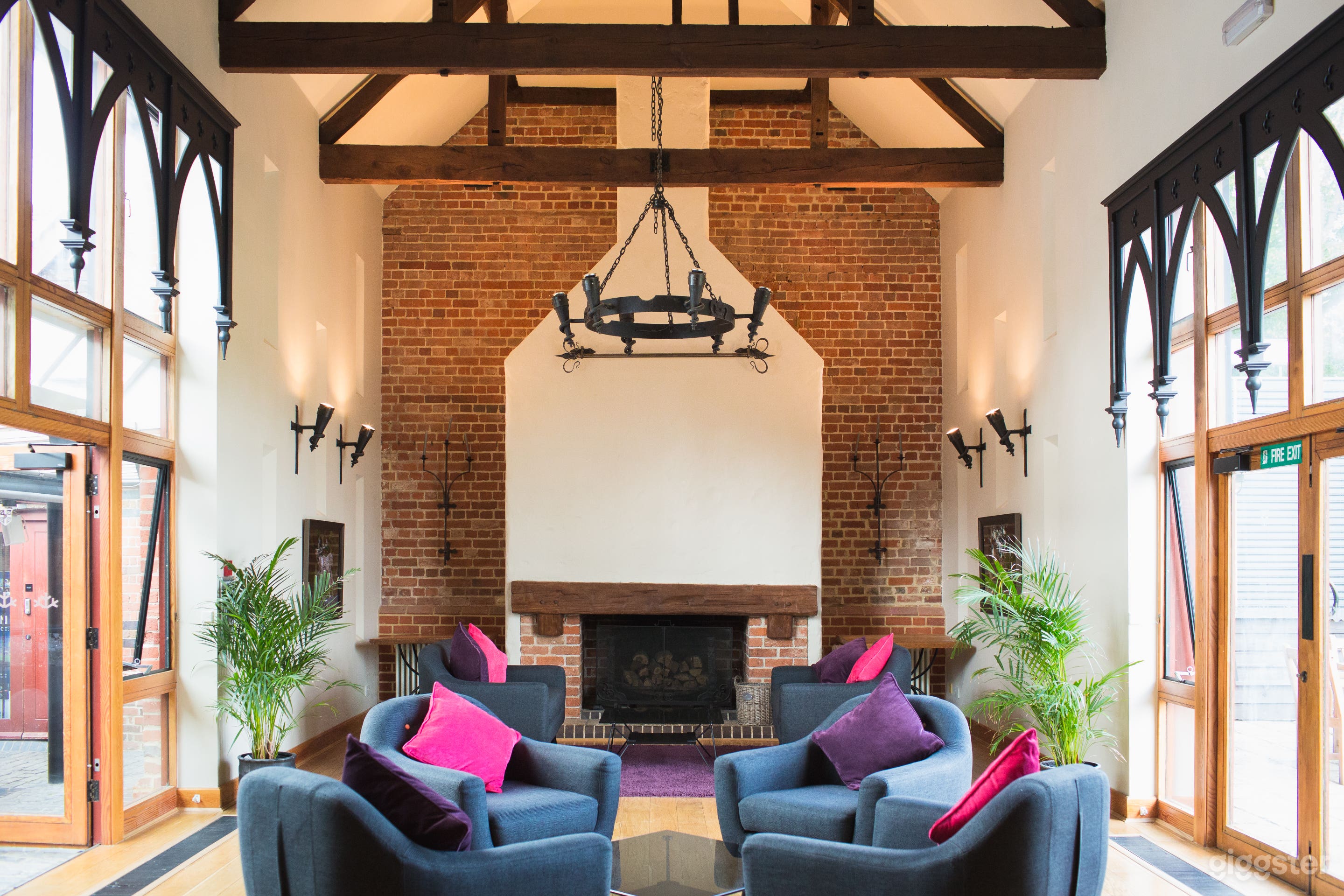 The Golf Club's Lounge  Photo 1