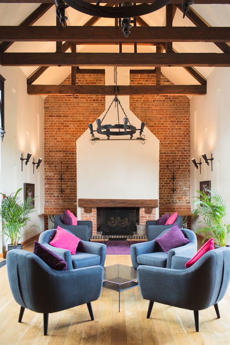  The Golf Club's Lounge  