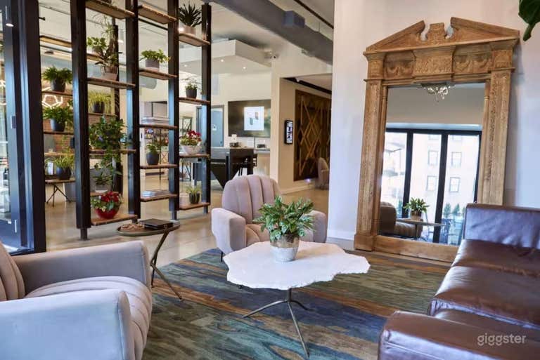  Chic, Cozy Cafe in a Boutique Hotel 