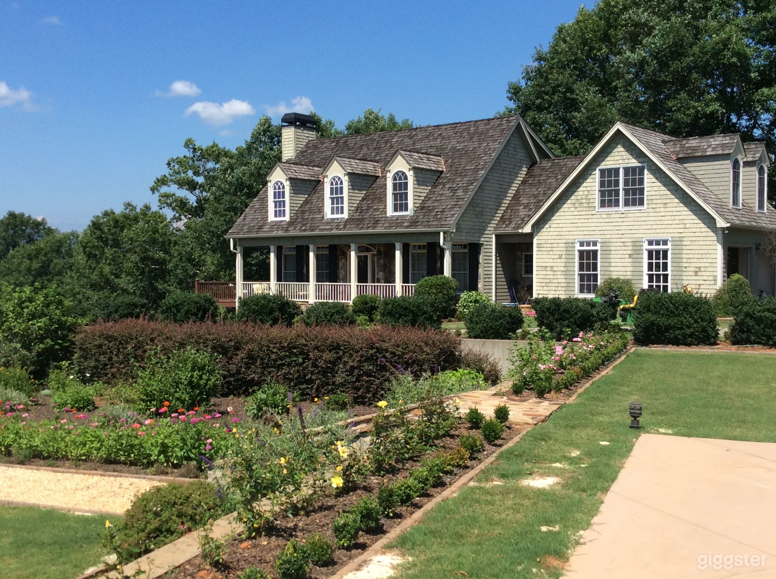 Mountain Paradise 25 Acres w/Creek, Farm Animals Photo 1