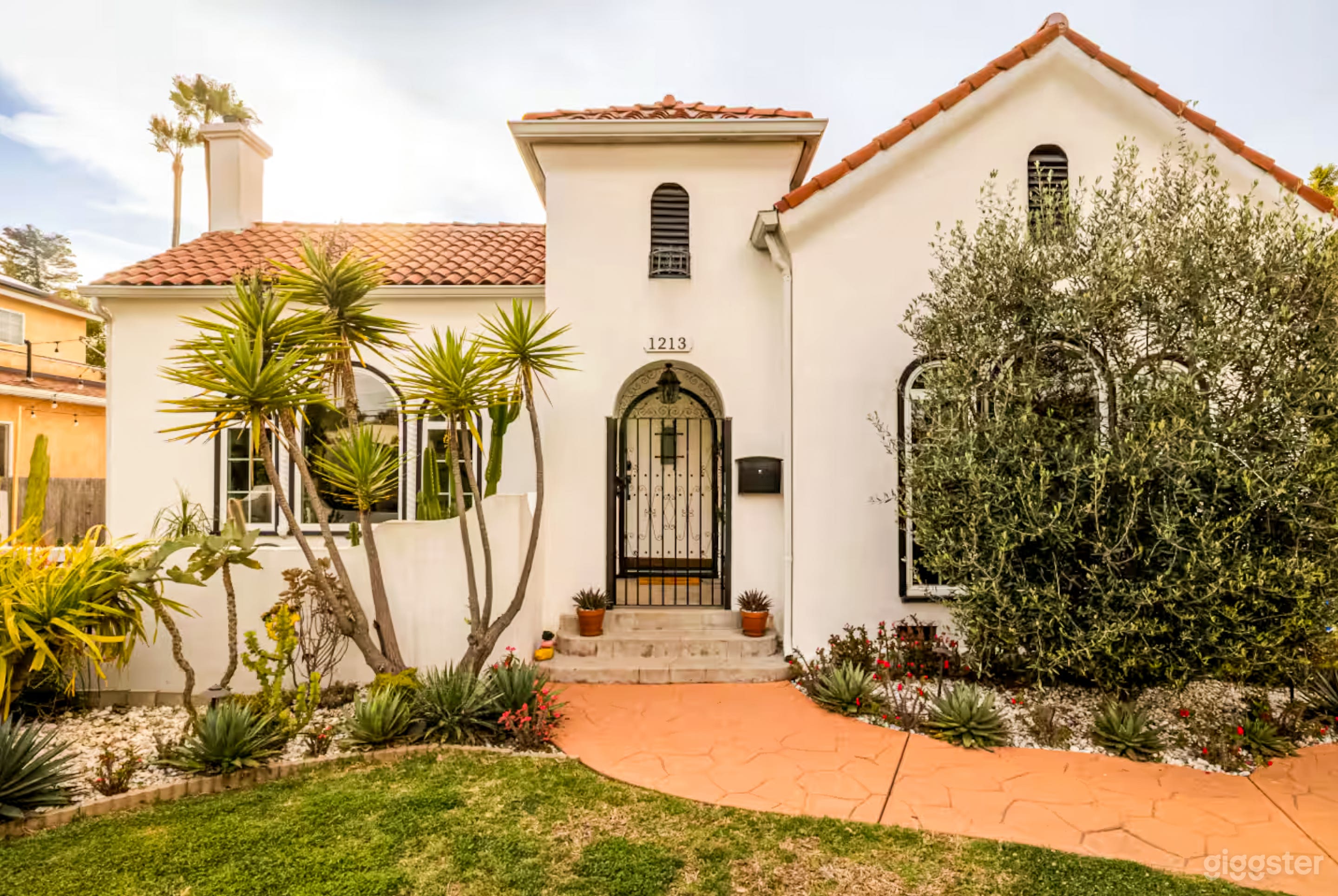 Polished Modern Residence Photo 1